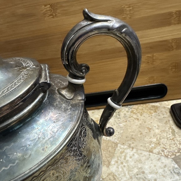 Beautiful Vintage Silver plate Teapot (1) - Picture 4 of 7
